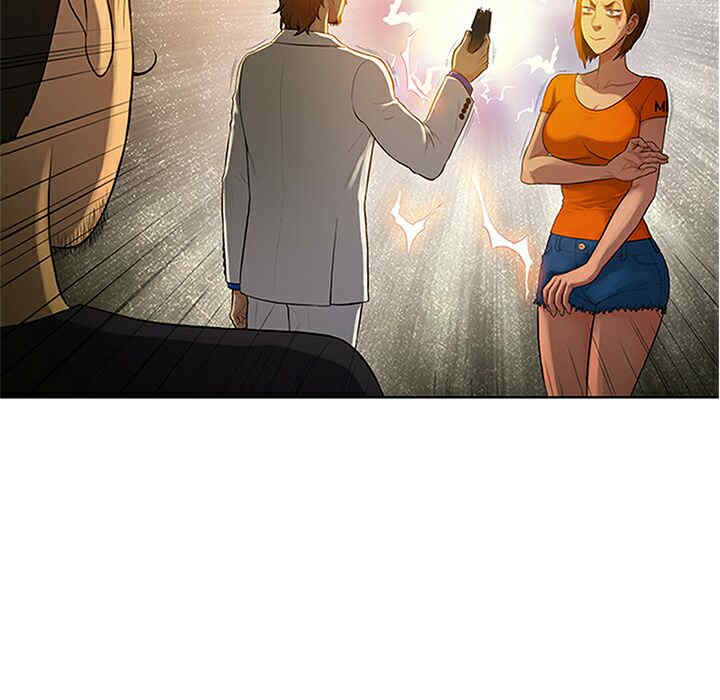 被女神环绕的男人