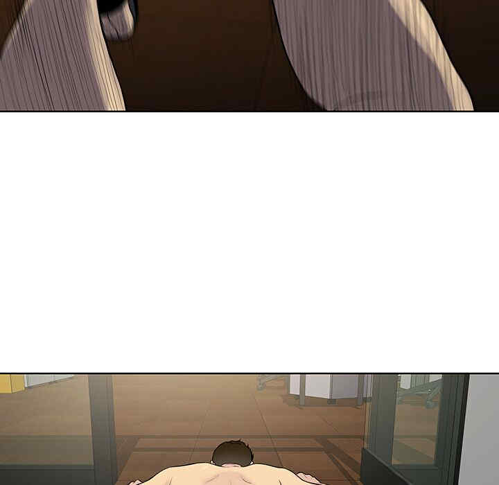 被女神环绕的男人