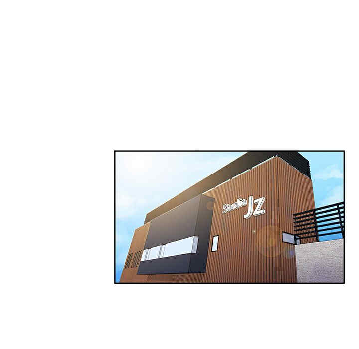 被女神环绕的男人