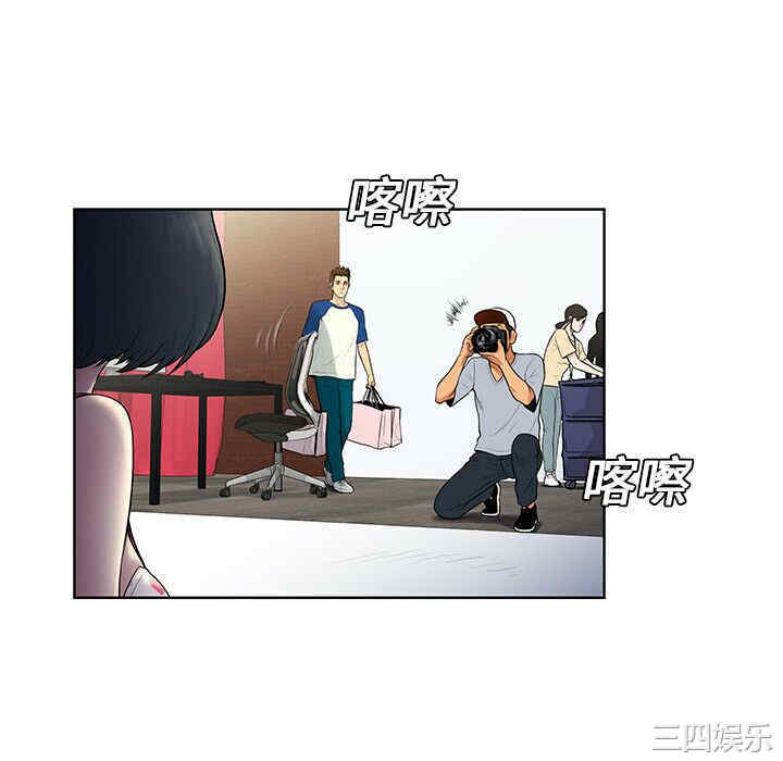 被女神环绕的男人