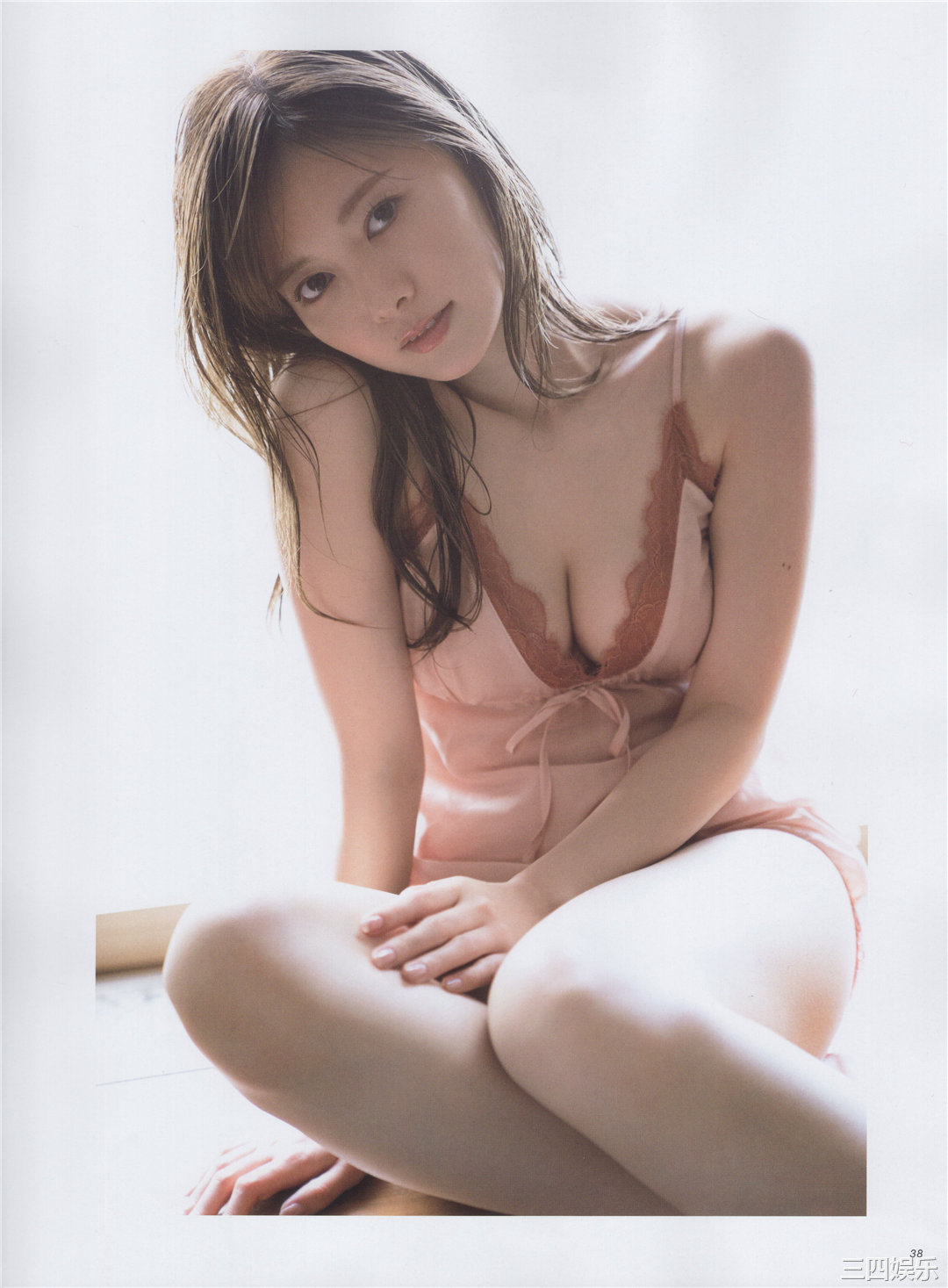 白石麻衣写真集《乃木坂46卒業記念メモリアルマガジン》高清全本