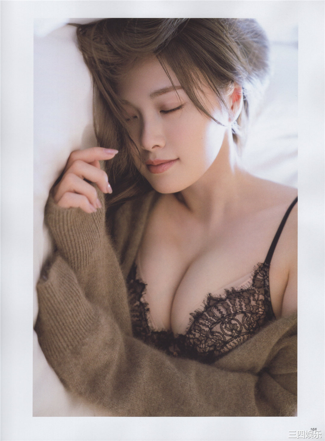 白石麻衣写真集《乃木坂46卒業記念メモリアルマガジン》高清全本