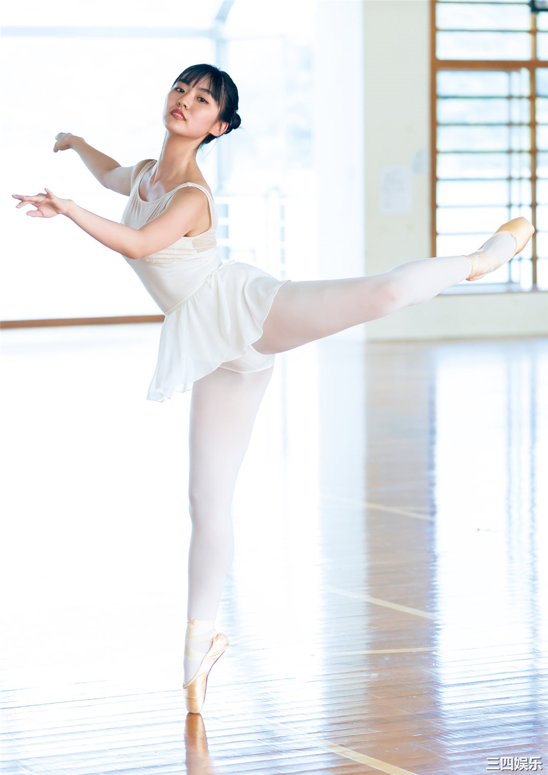 丰田露娜1ST写真集《月－Ｌｕｎａ－》高清全本