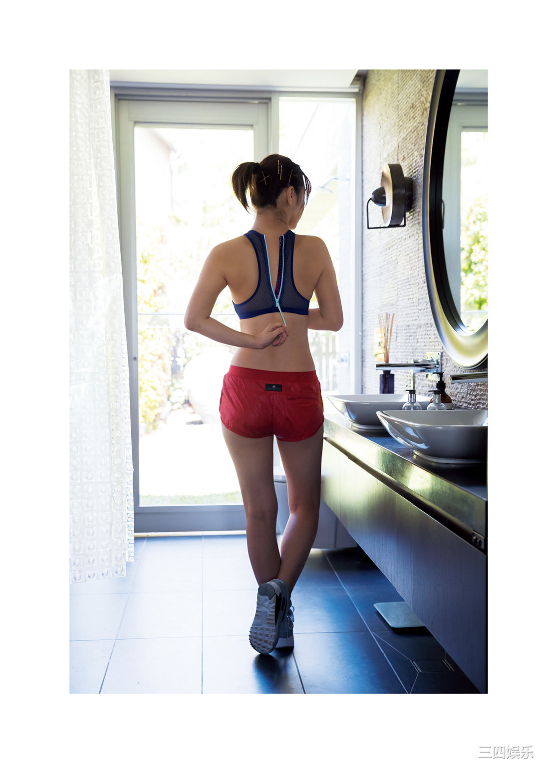 柳百合菜写真集《ひみつ》高清全本