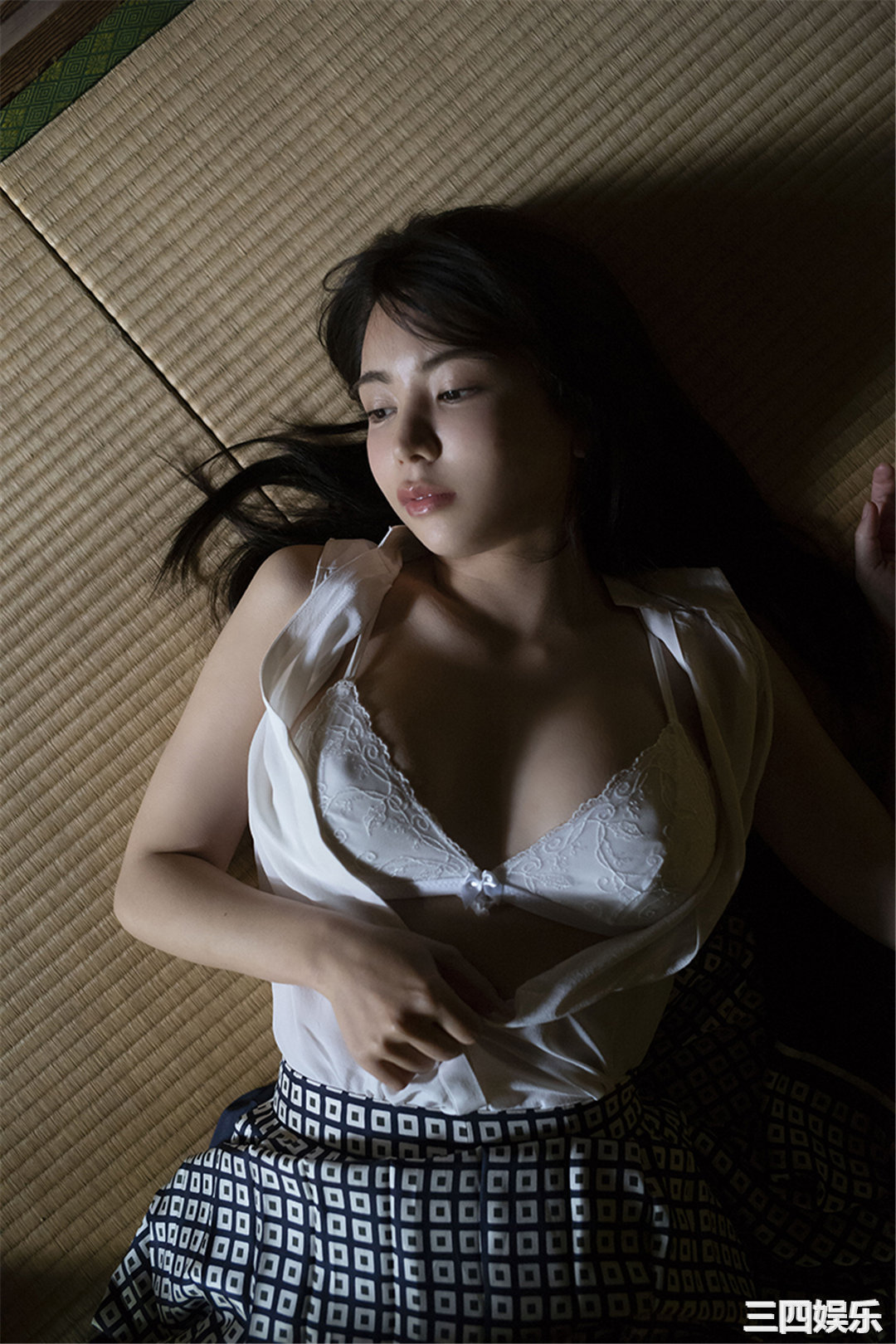 仲村美海写真集《雨の日は君と…》高清全本