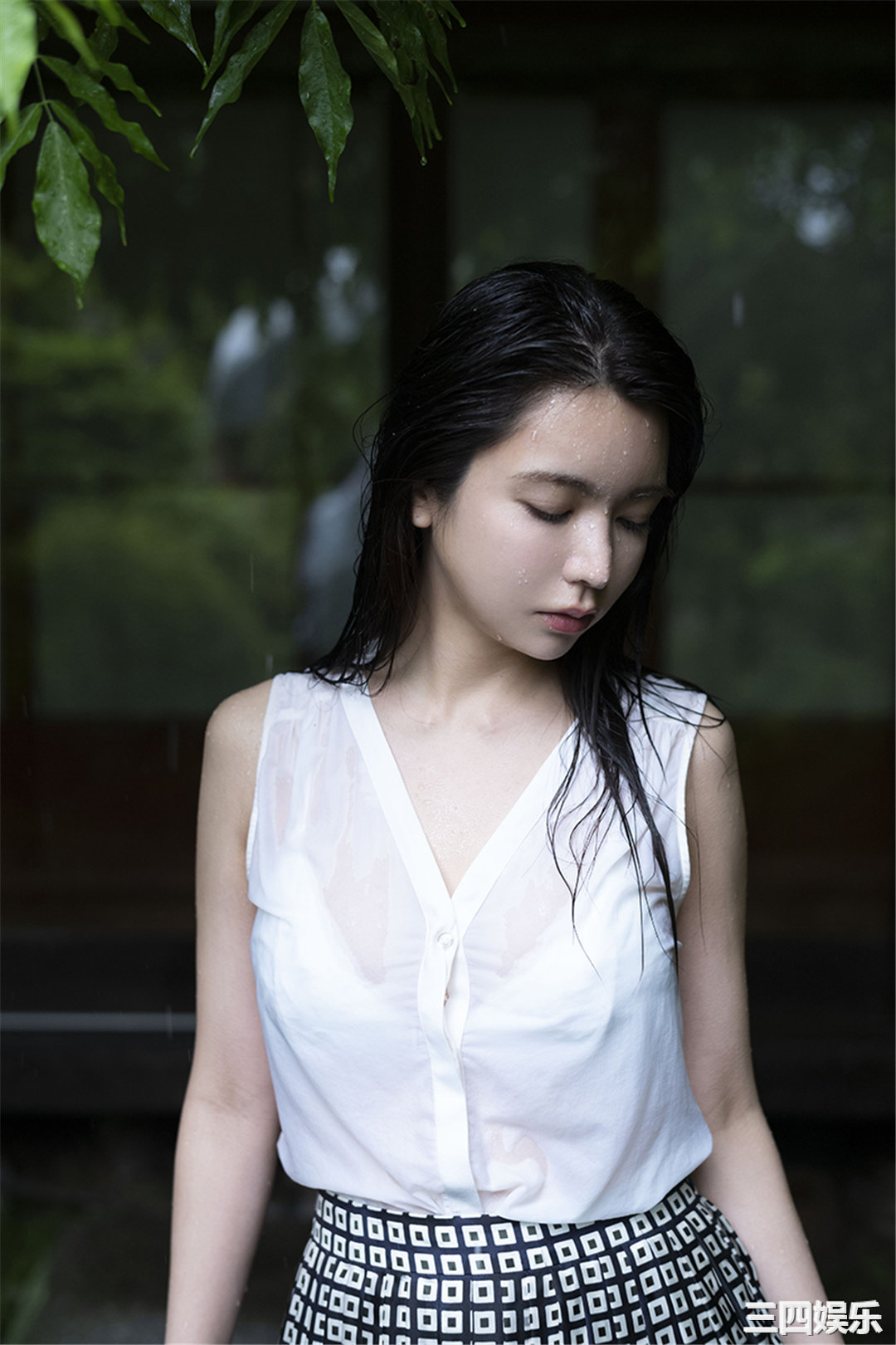 仲村美海写真集《雨の日は君と…》高清全本