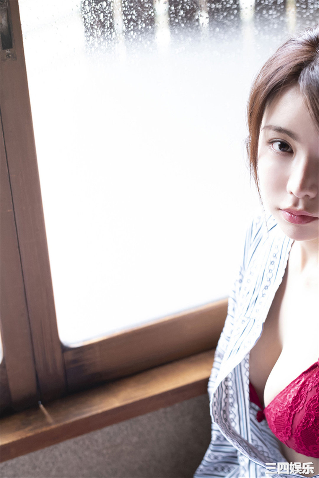 仲村美海写真集《雨の日は君と…》高清全本