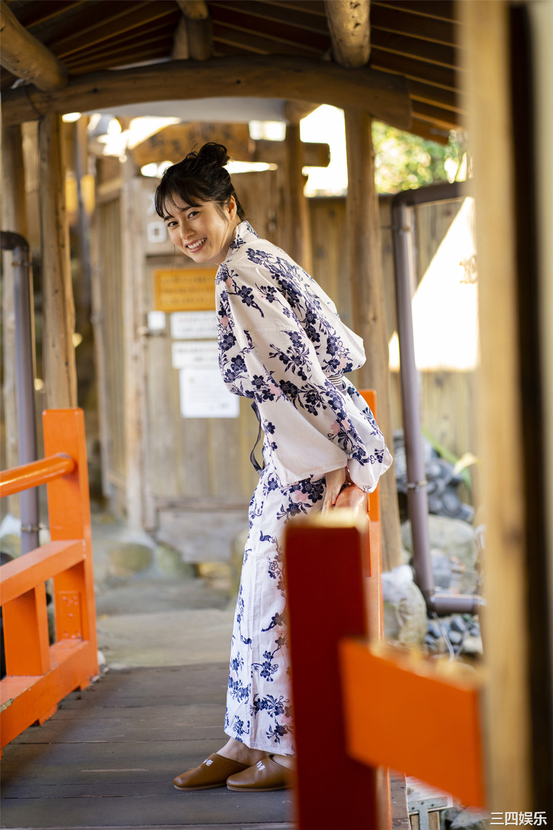 大久保樱子写真集《戦隊ヒロインと温泉旅行》高清全本