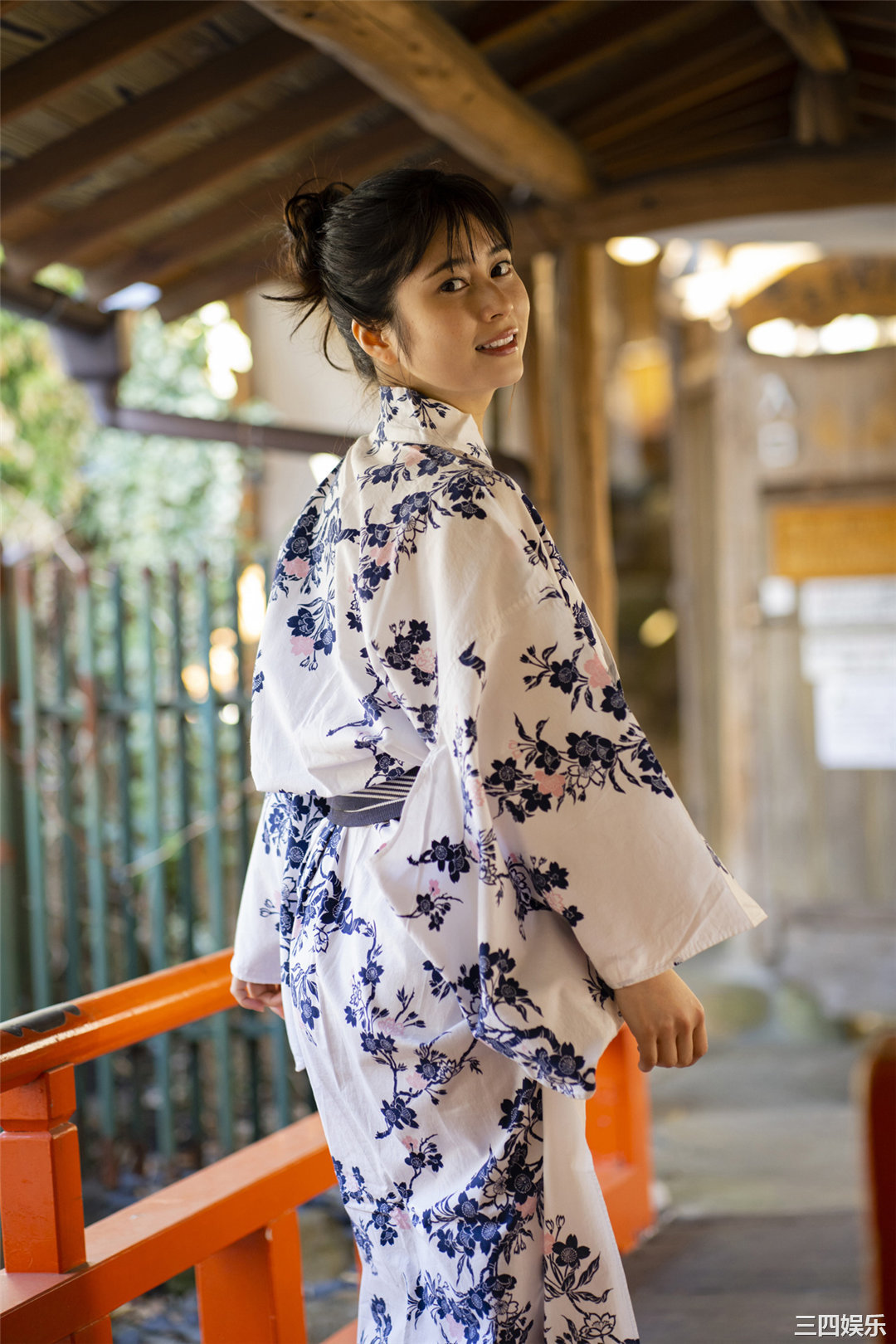 大久保樱子写真集《戦隊ヒロインと温泉旅行》高清全本