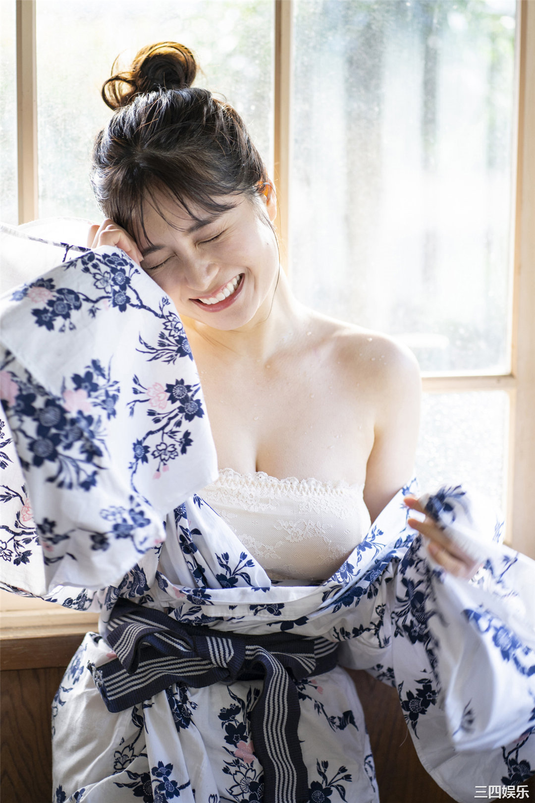 大久保樱子写真集《戦隊ヒロインと温泉旅行》高清全本