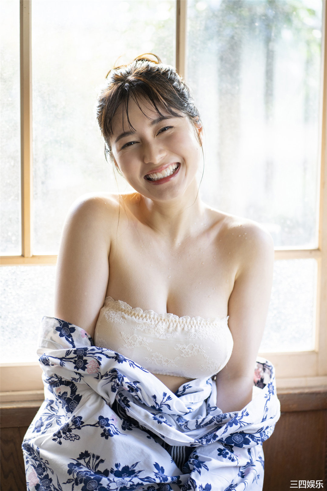 大久保樱子写真集《戦隊ヒロインと温泉旅行》高清全本