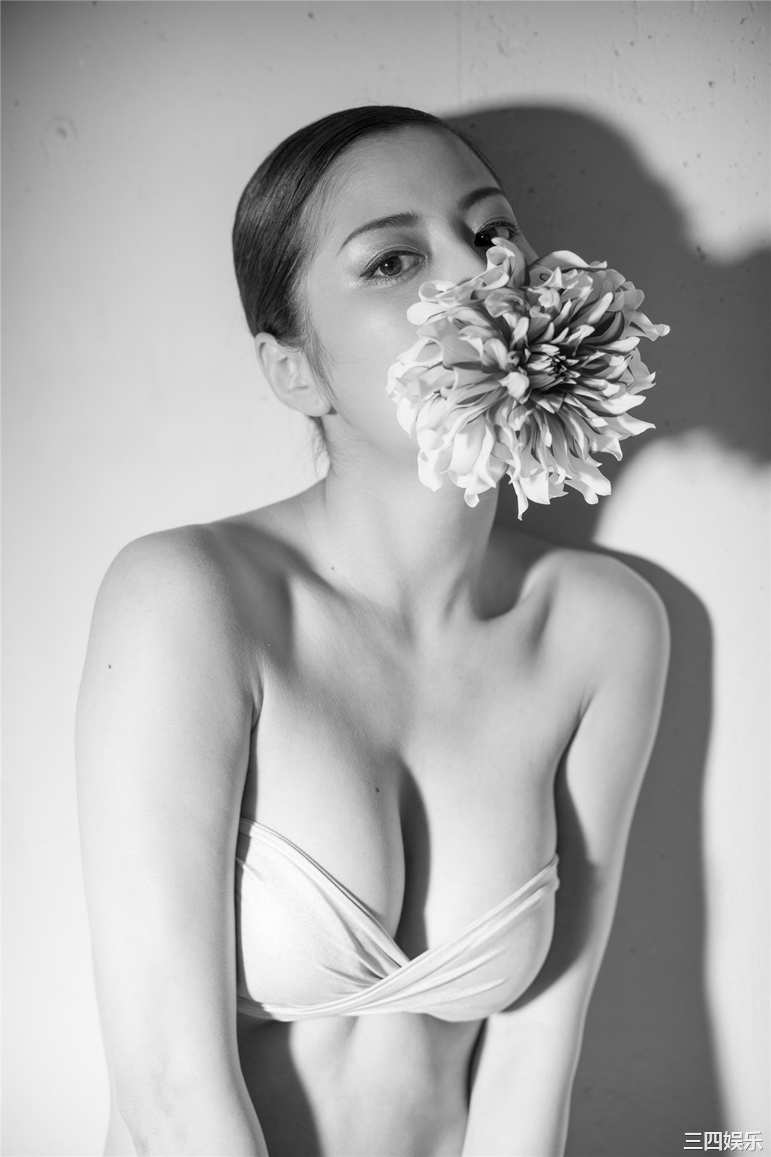 杉本有美写真集《杉本有美×松田忠雄 yumi-mono-chrome》高清全本