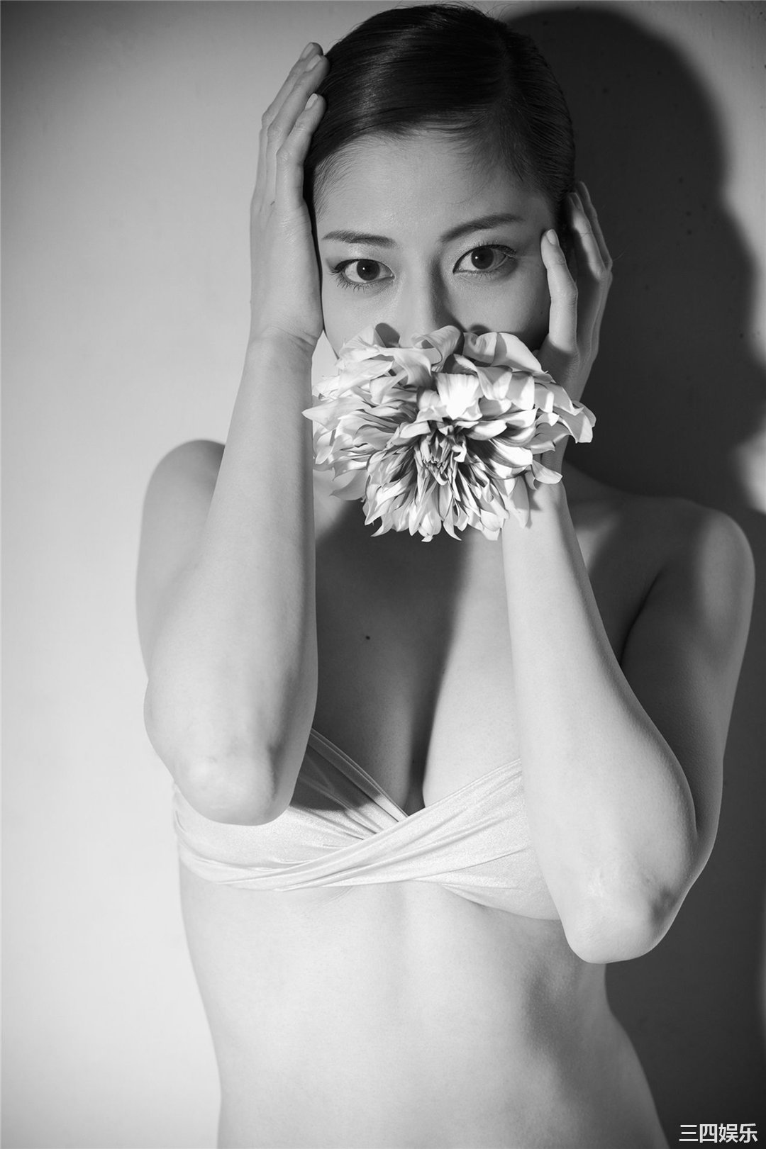 杉本有美写真集《杉本有美×松田忠雄 yumi-mono-chrome》高清全本