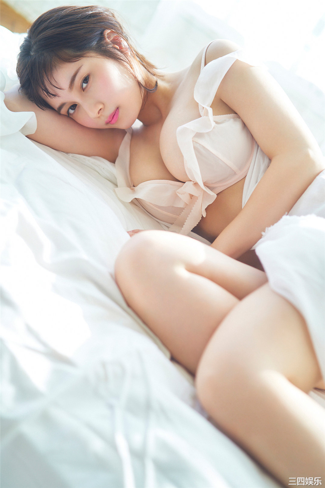 大久保樱子写真集《ヒロインの素肌》高清全本