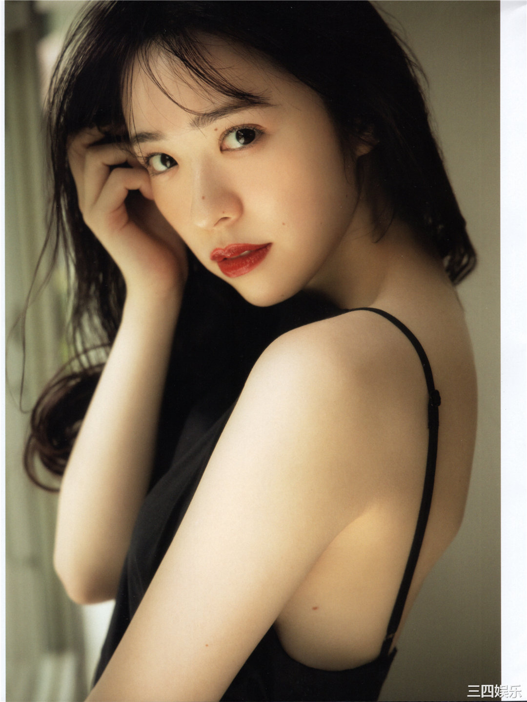 渡边米丽爱1ST写真集《消極的な華やかさ》高清全本