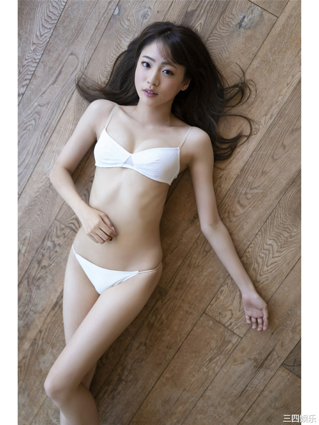 志田友美写真集《美脚天使は夢をみる》高清全本