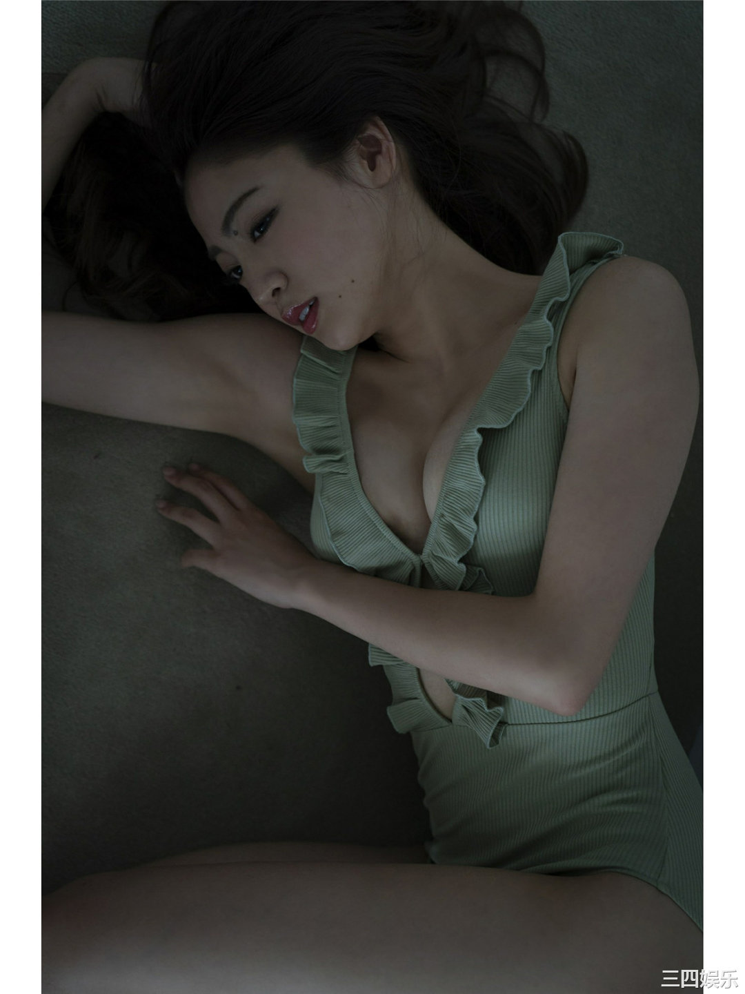 志田友美写真集《美脚天使は夢をみる》高清全本