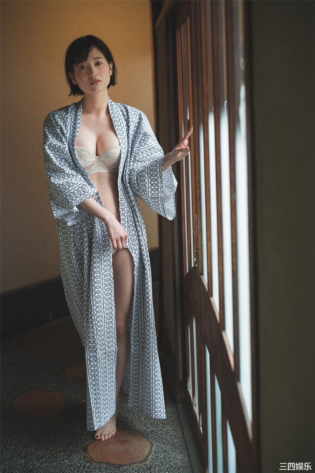 出口亚梨沙写真集《ずぶ濡れ報告。》高清全本