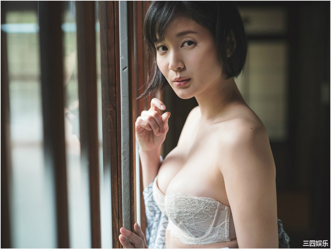 出口亚梨沙写真集《ずぶ濡れ報告。》高清全本