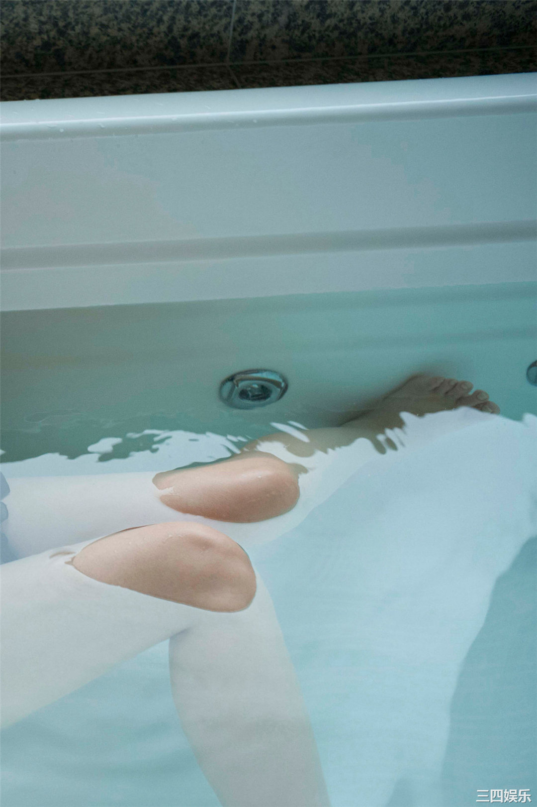 仲村美海写真集《艶めくお姉さん》高清全本