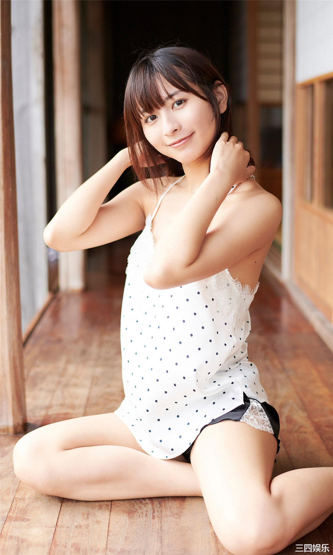 龙梦柔写真集《『中国のシンデレラ』、衝撃の初登場！》高清全本