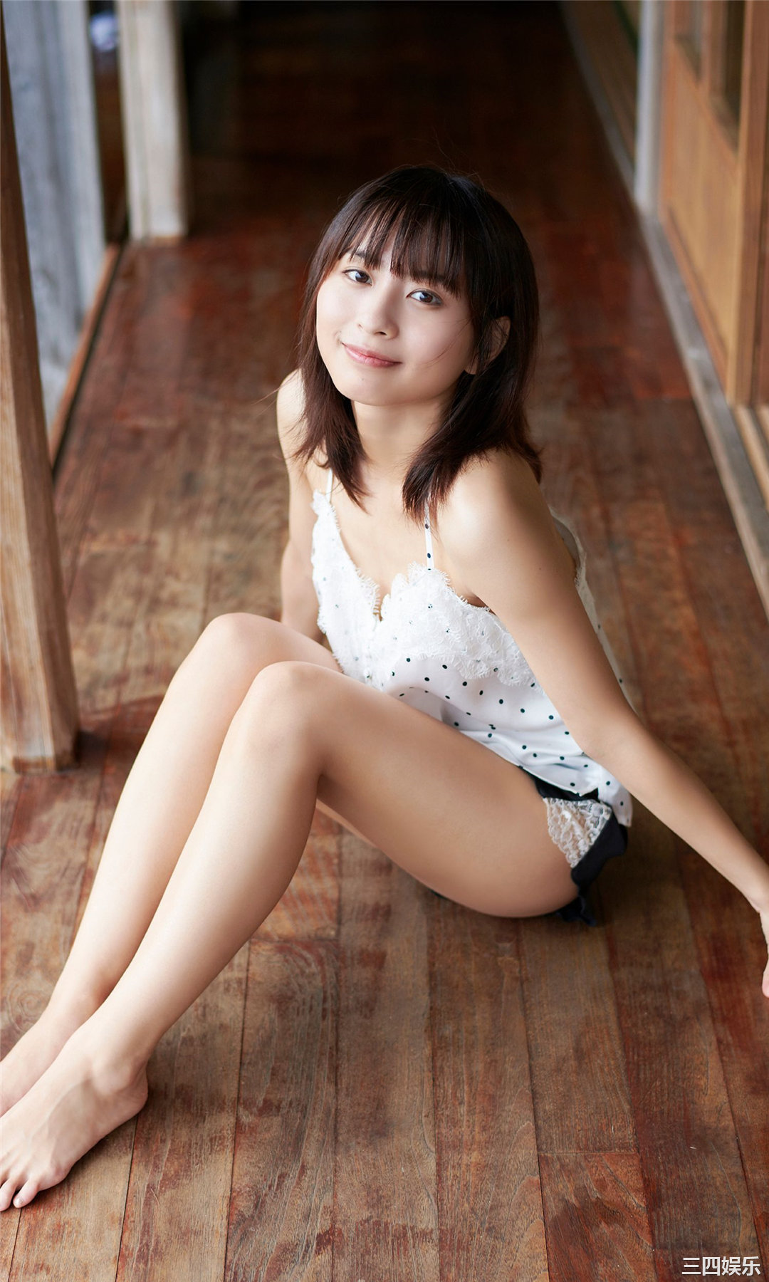 龙梦柔写真集《『中国のシンデレラ』、衝撃の初登場！》高清全本