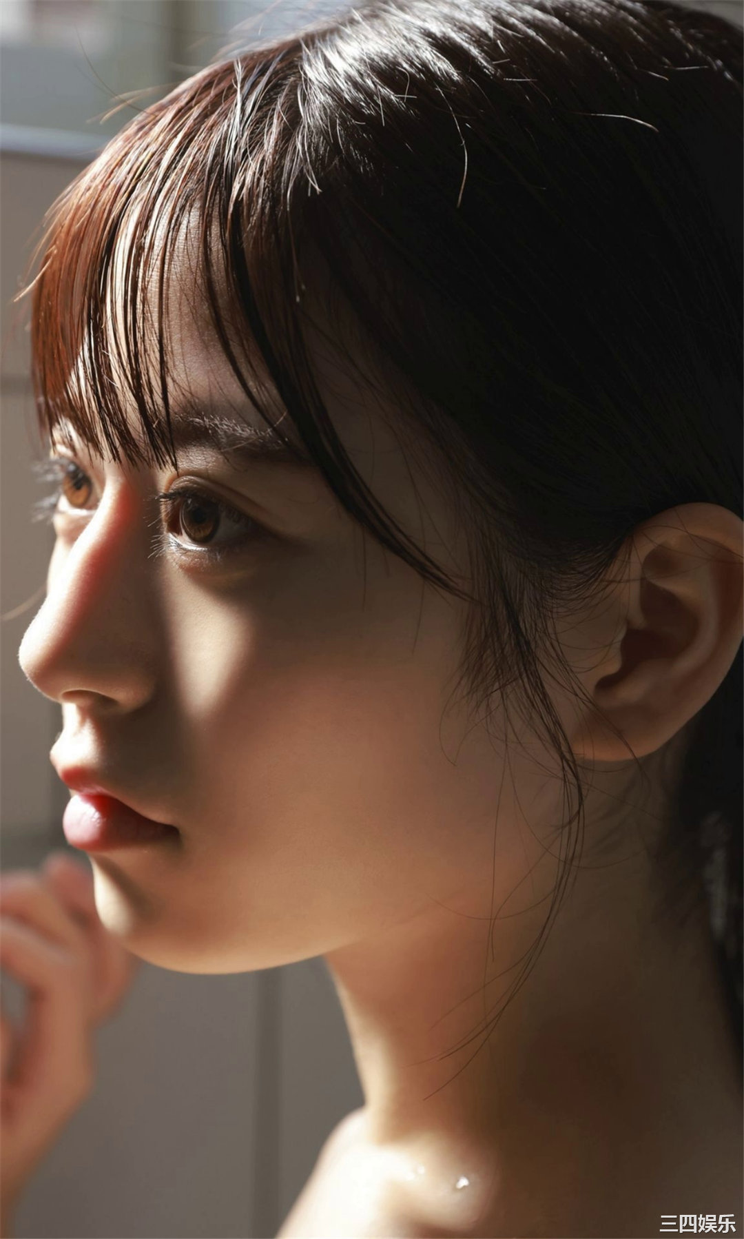 月足天音写真集《斜め45度、困り顔の天使。》高清全本