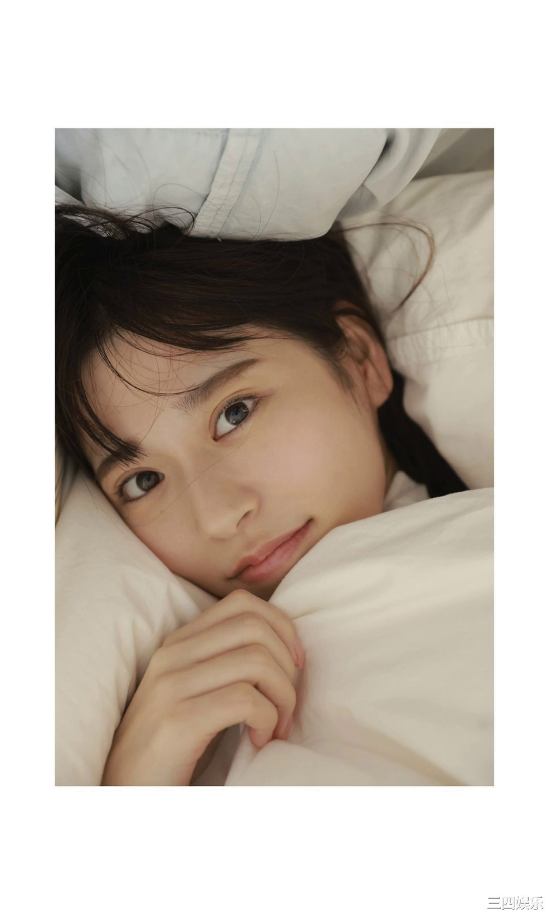 月足天音写真集《斜め45度、困り顔の天使。》高清全本