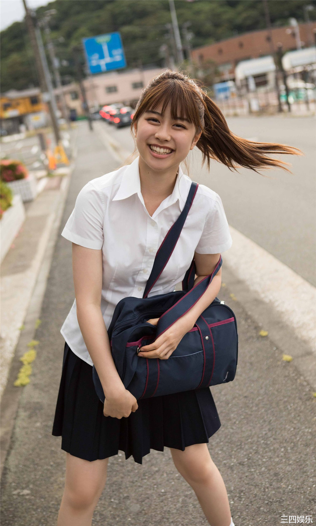 脇田穂乃香香写真集《海の見える街》高清全本