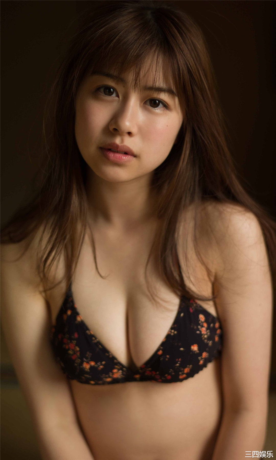 脇田穂乃香香写真集《海の見える街》高清全本