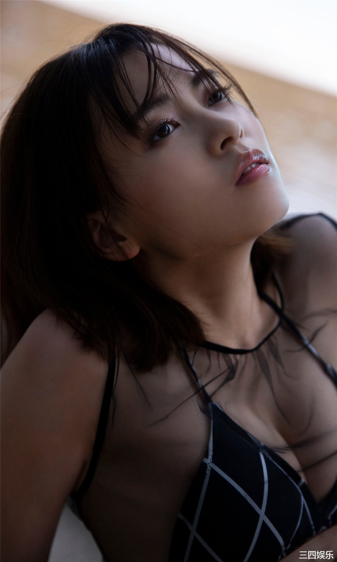 新条由芽写真集《ダークサイド》高清全本