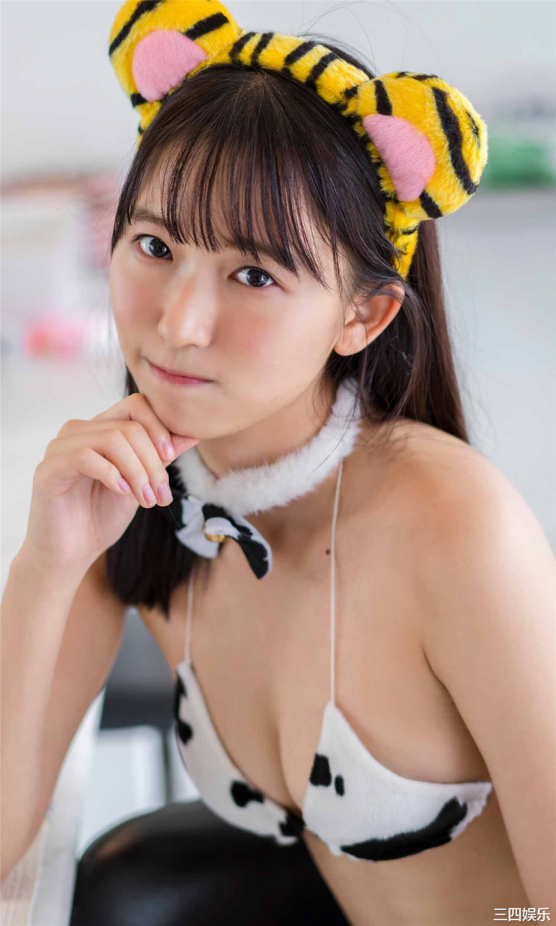 志田音音写真集《週プレ版 地味ハロウィン！ by 志田音々》高清全本