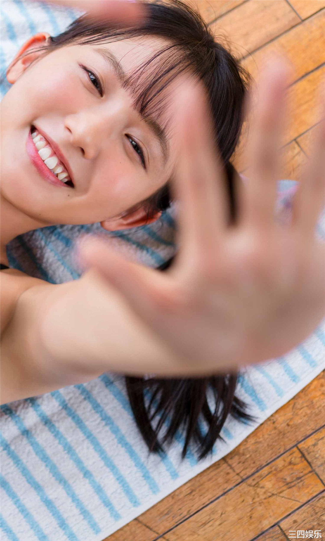 志田音音写真集《週プレ版 地味ハロウィン！ by 志田音々》高清全本