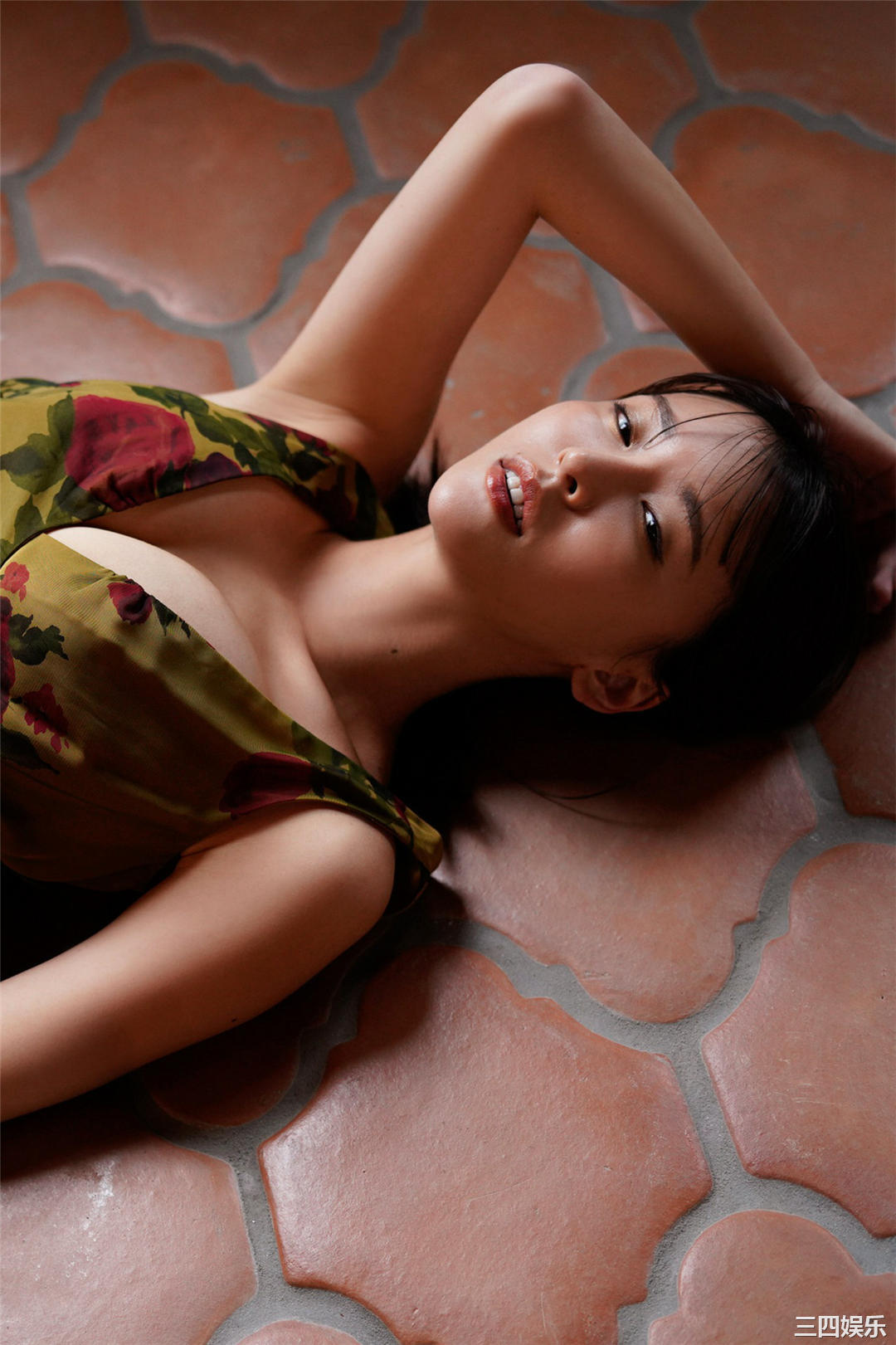 奈月塞娜写真集《たまゆらD》高清全本