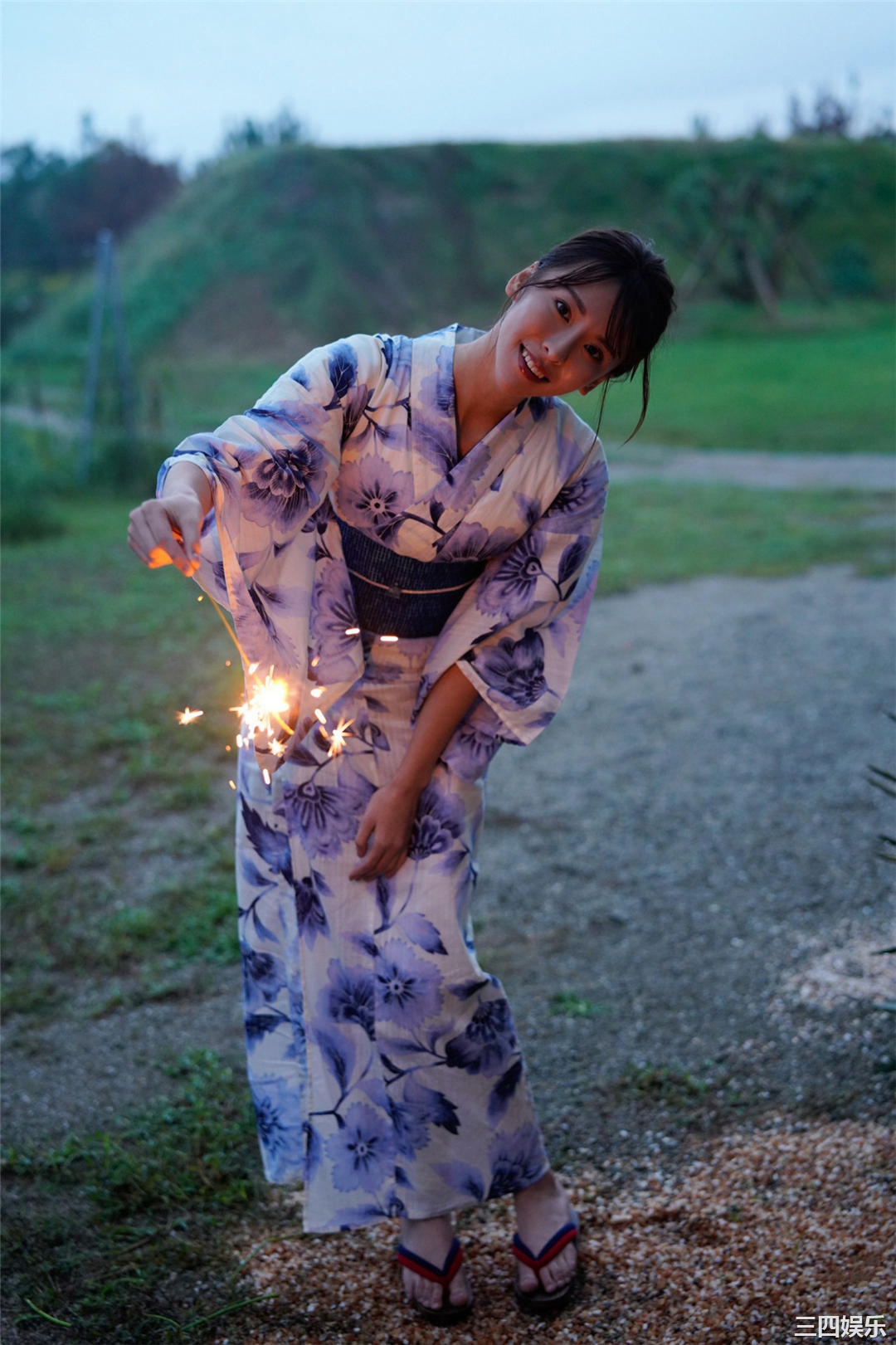 奈月塞娜写真集《たまゆらD》高清全本