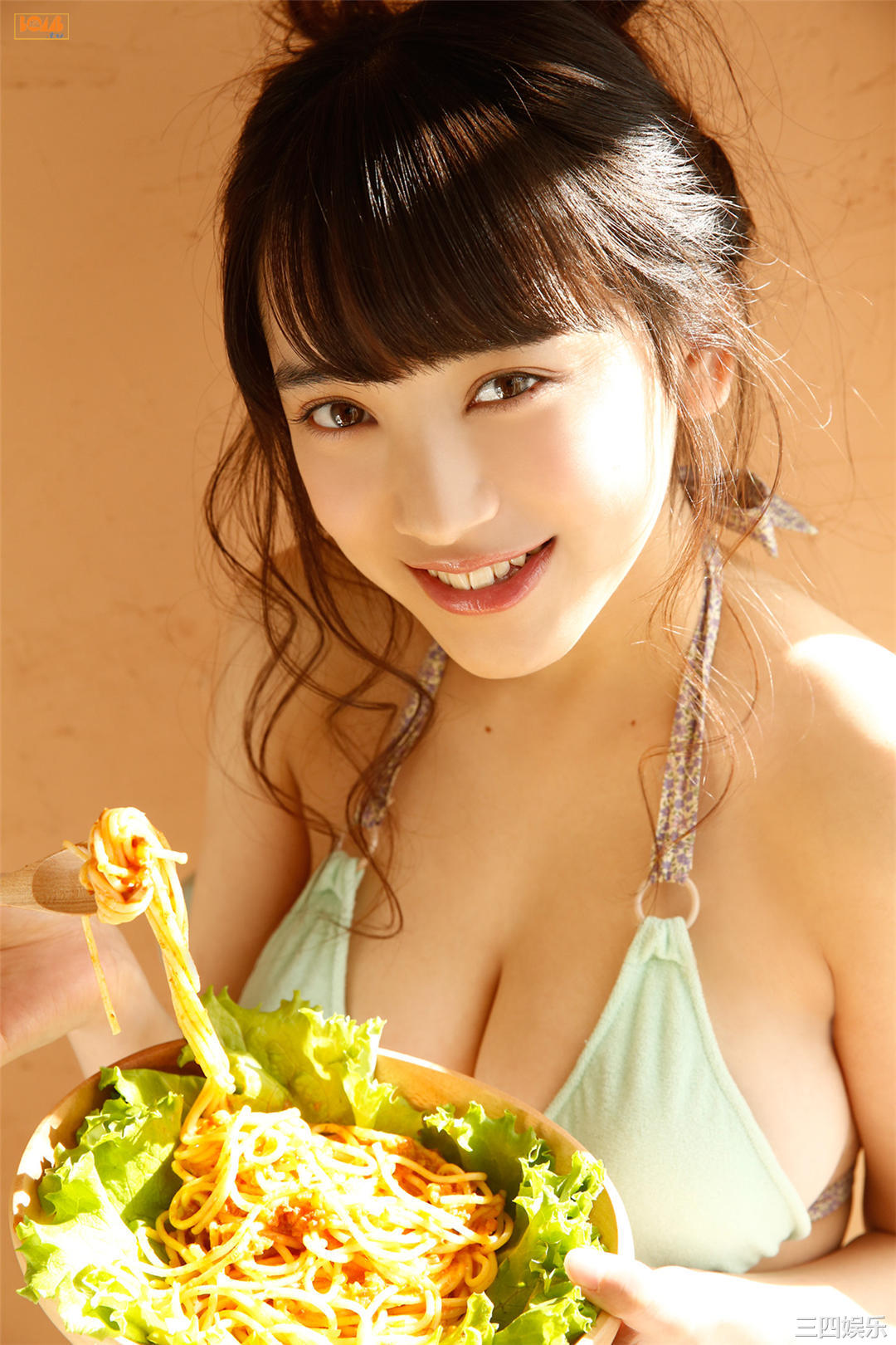 都丸纱也华写真集《[BOMB.tv] 2015.03 Sayaka Tomaru》高清全本