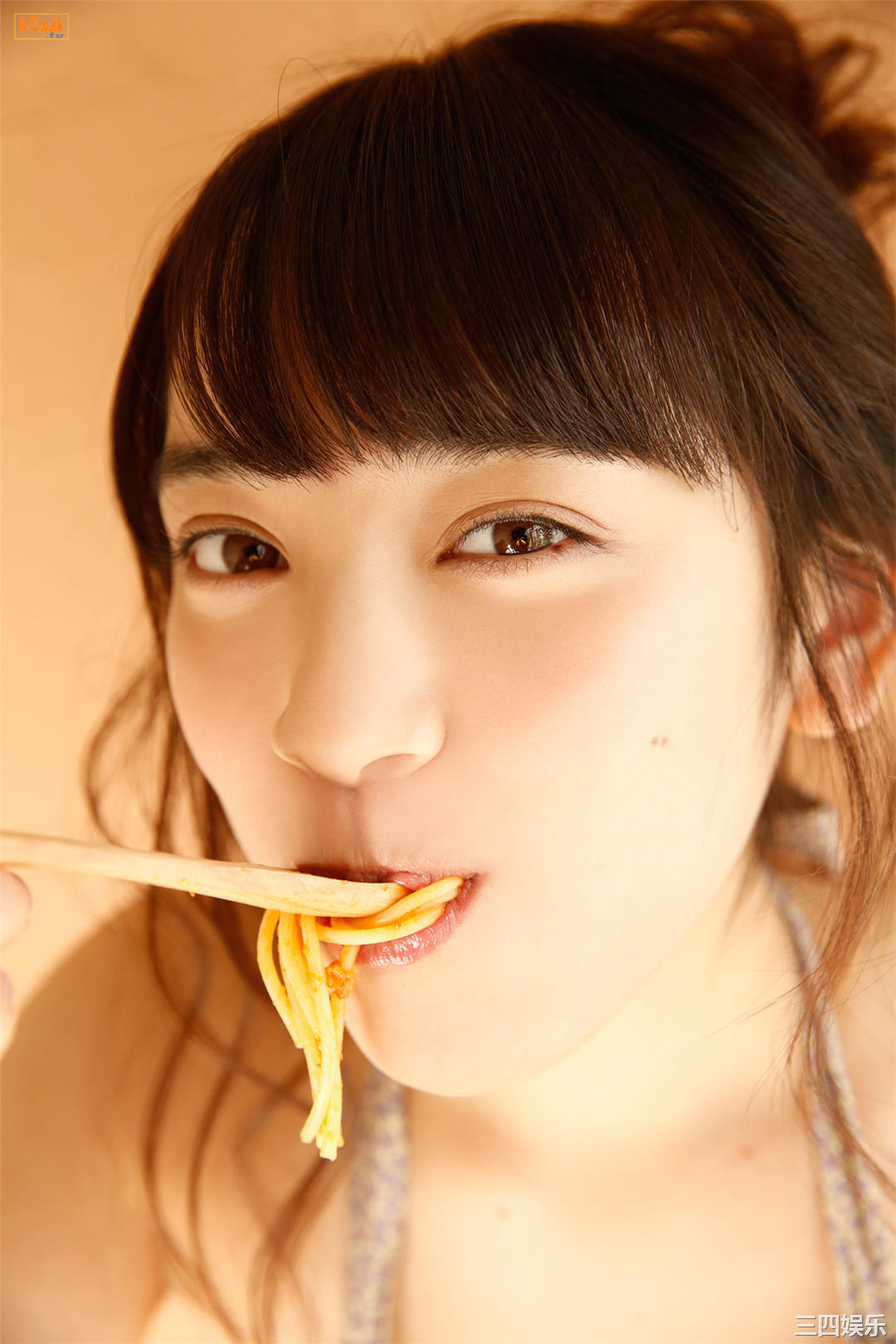 都丸纱也华写真集《[BOMB.tv] 2015.03 Sayaka Tomaru》高清全本