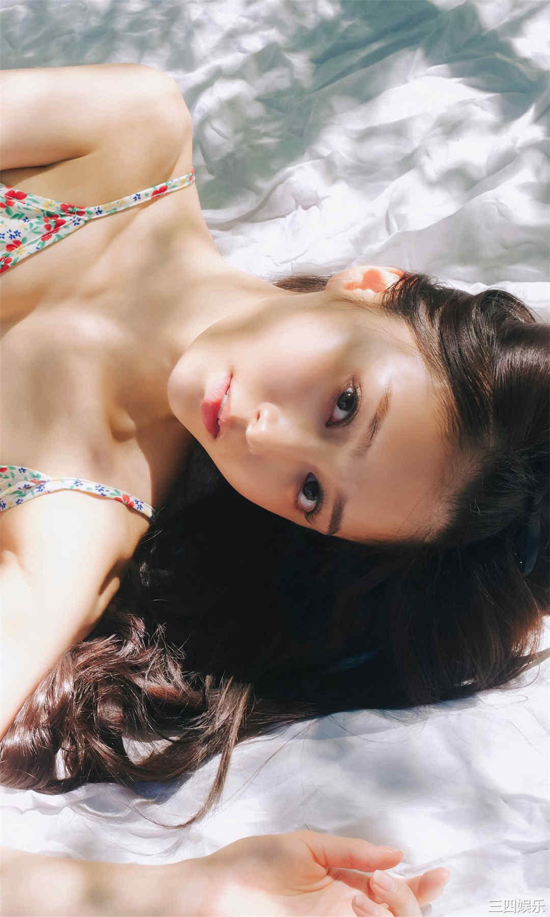 小山璃奈写真集《紅い花》高清全本