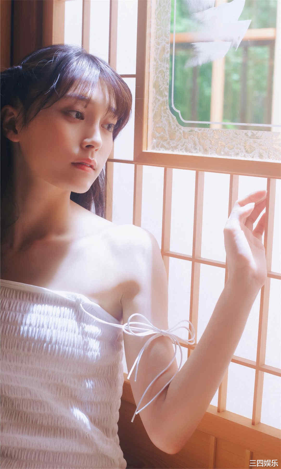 小山璃奈写真集《紅い花》高清全本