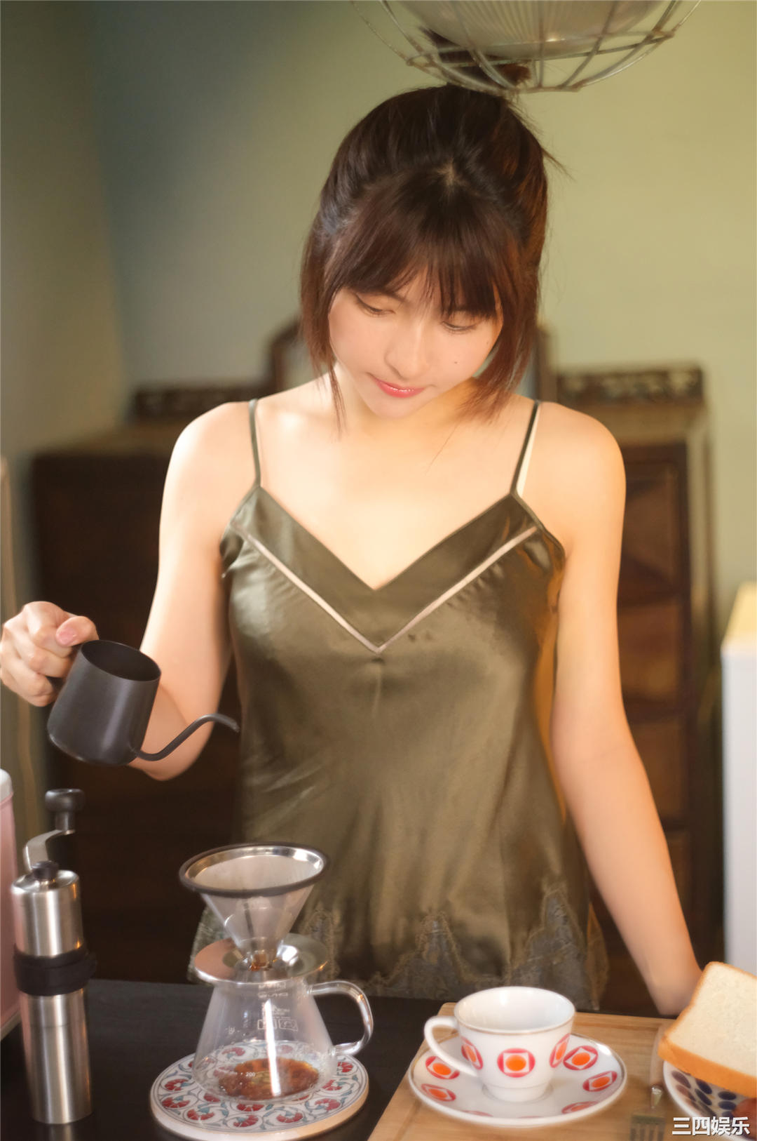 峮峮写真集《QUNing》高清全本