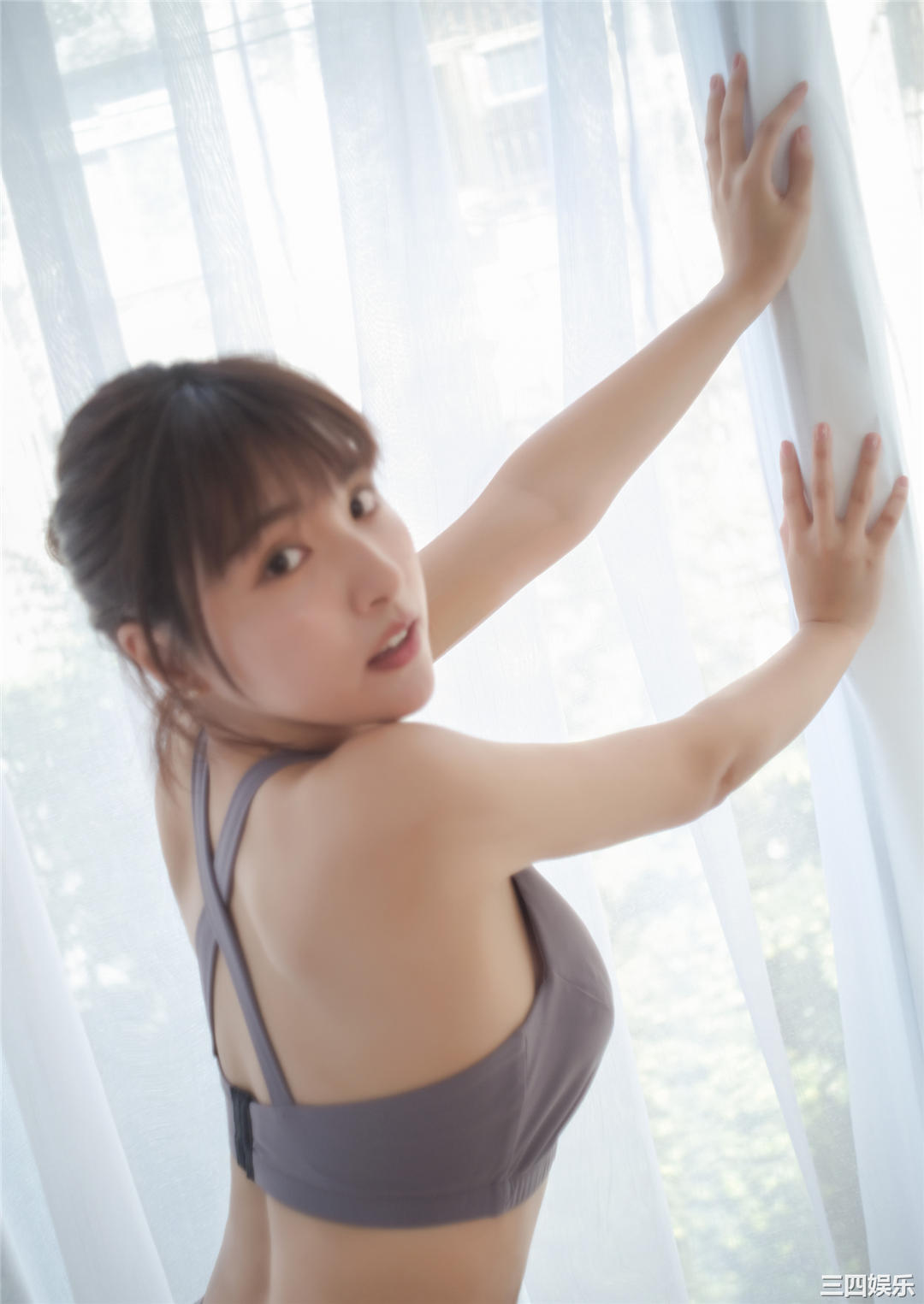 峮峮写真集《QUNing》高清全本