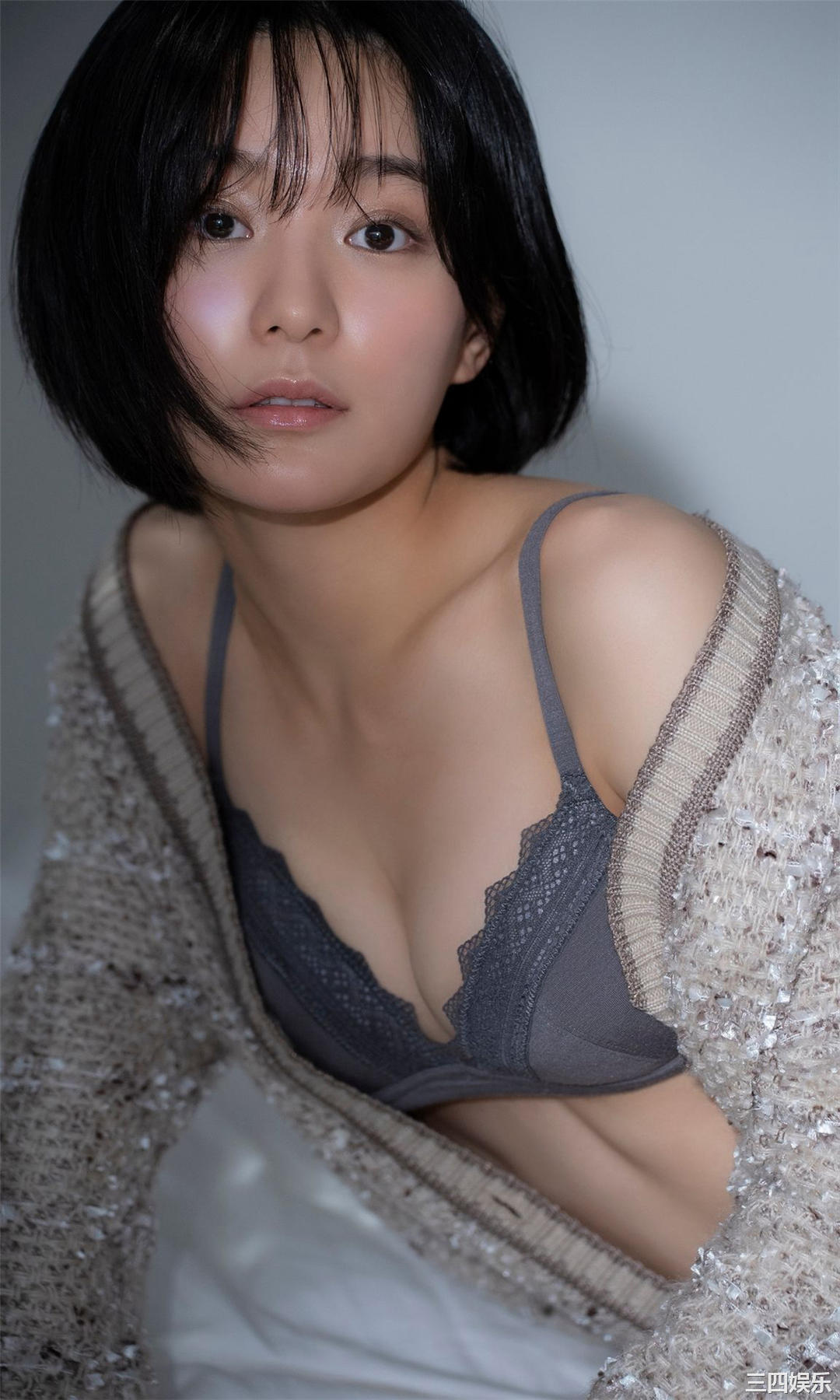 新田桃子写真集《ドンブラ一人三役女優、初グラビア》高清全本