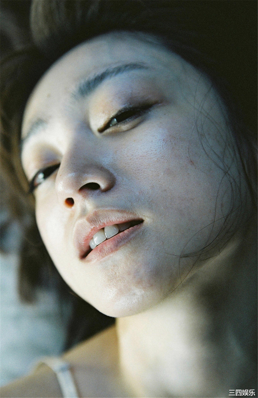 安达佑实写真集《[WPB-net] No.161 Yumi Adachi 安達祐実「Chapter」》高清全本