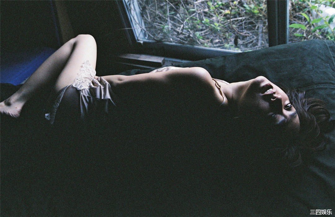 安达佑实写真集《[WPB-net] No.161 Yumi Adachi 安達祐実「Chapter」》高清全本