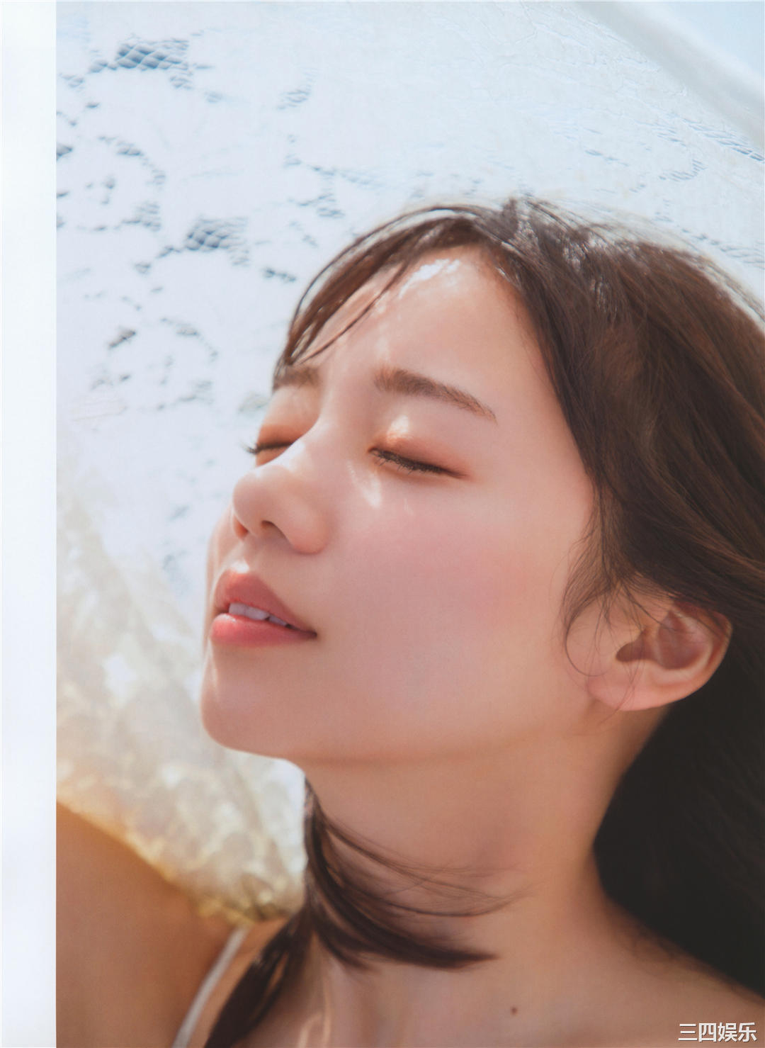 齐藤京子写真集《WHITE graph DAY & NIGHT》高清全本