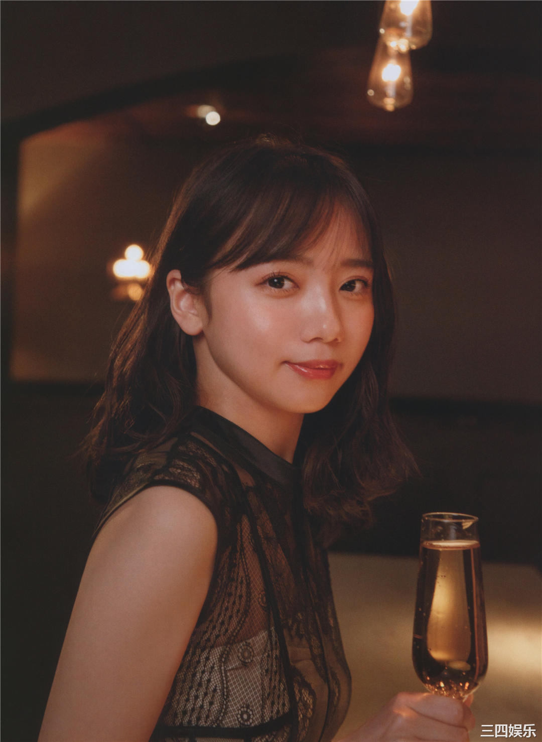 齐藤京子写真集《WHITE graph DAY & NIGHT》高清全本