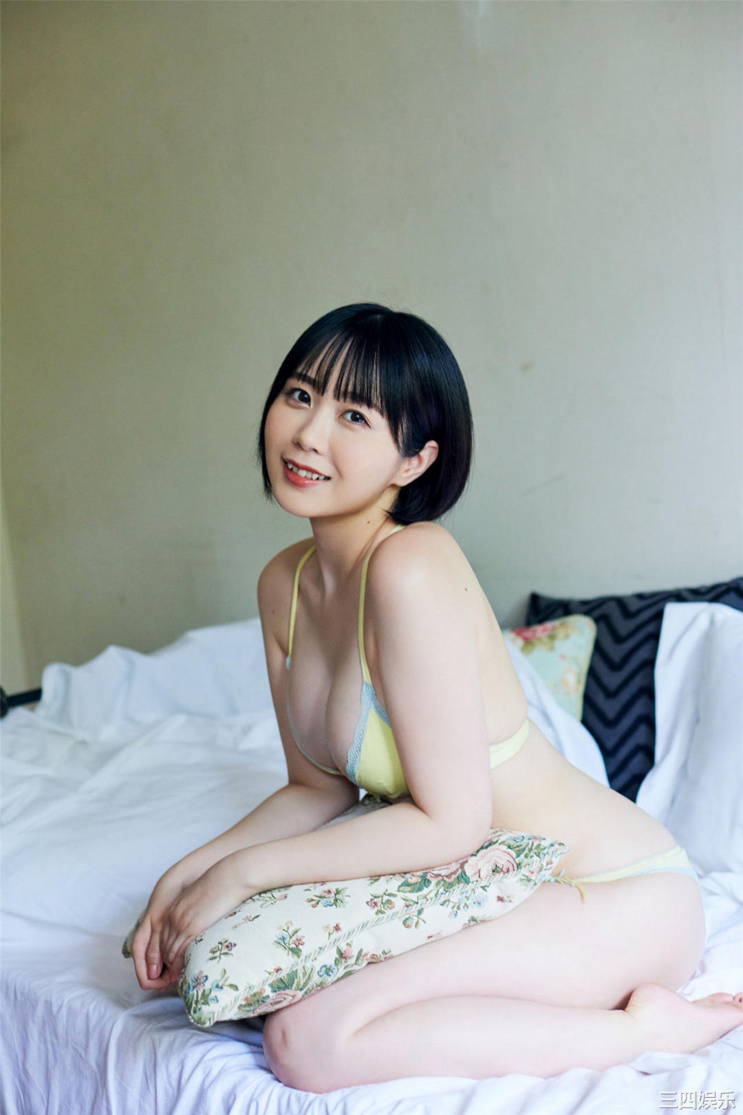 夜道雪写真集《人気声優のマシュマロボディ》高清全本