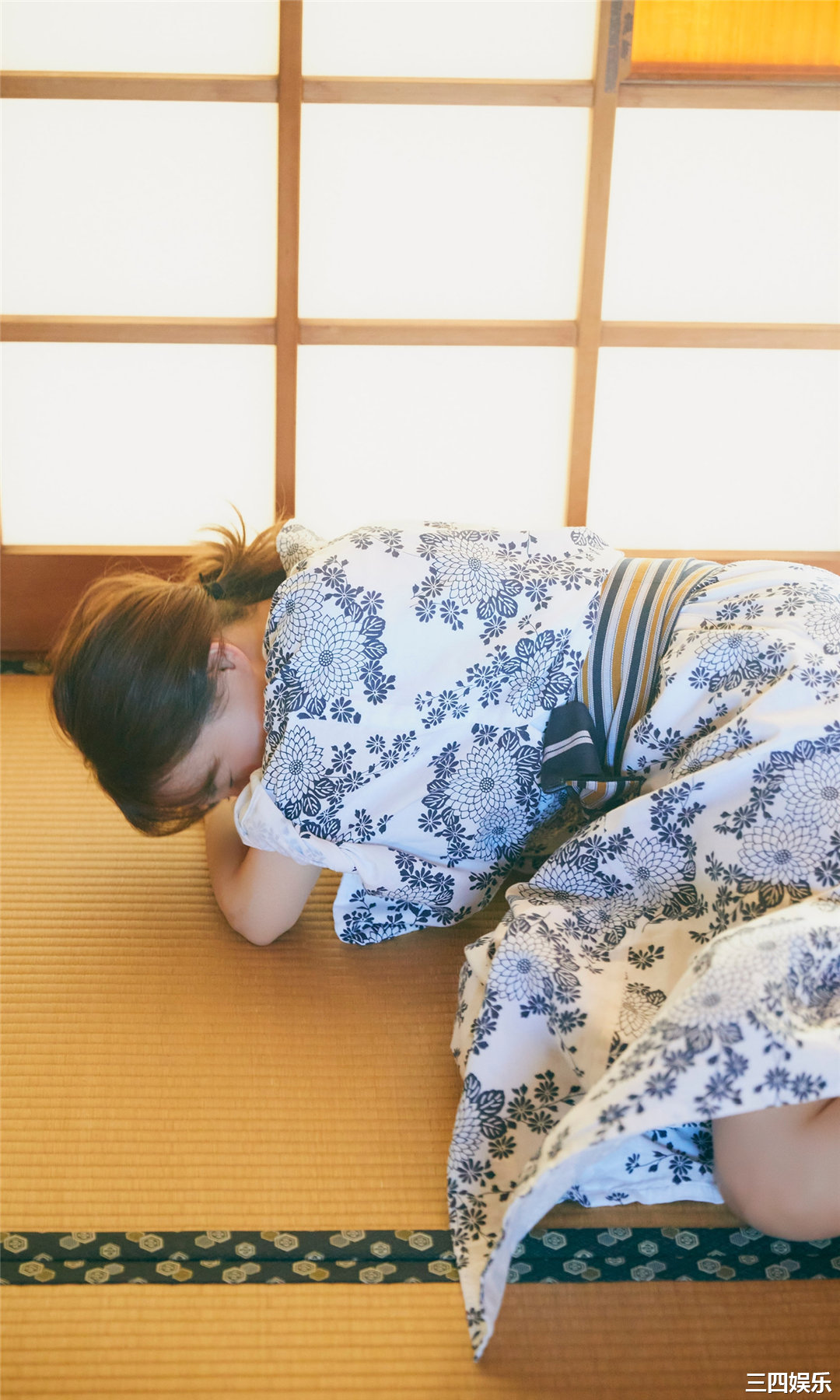 筱崎爱写真集《冬肌》高清全本