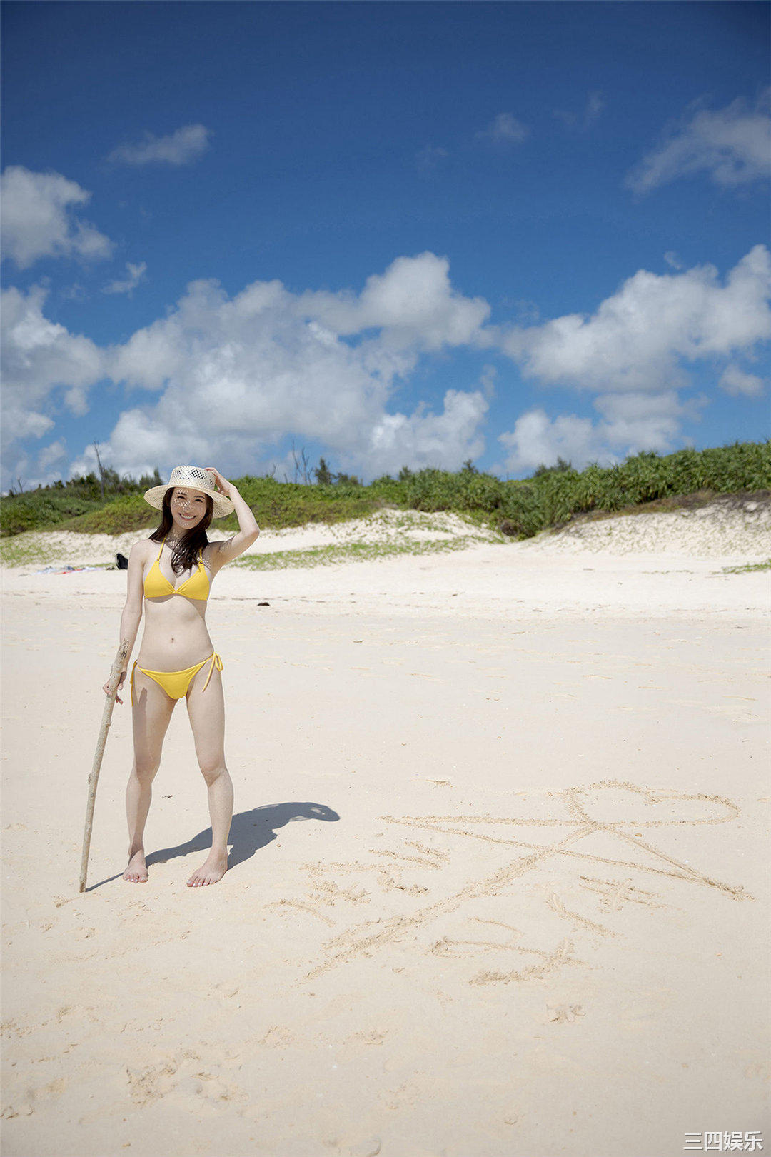 伊藤爱真写真集《えまと南の島で突然○○してみたら…》高清全本
