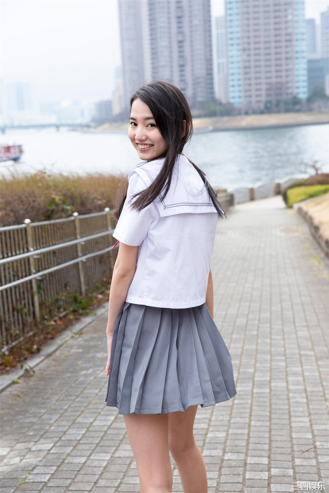 黑木丽奈写真集《最後の制服》高清全本